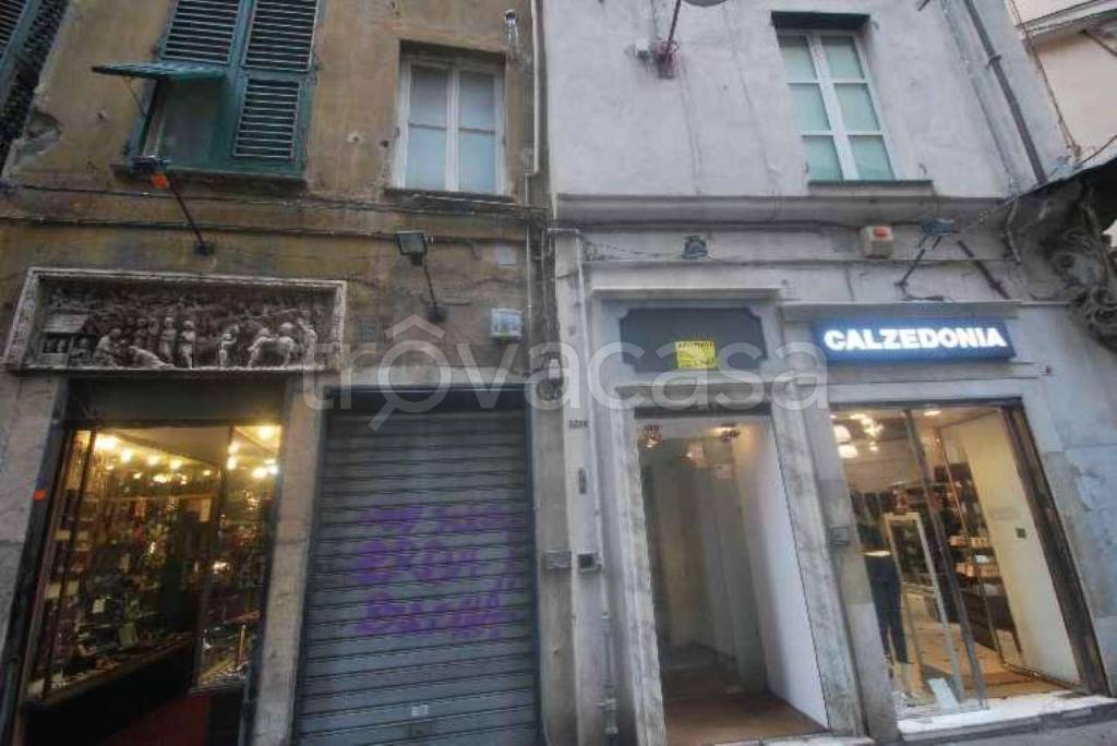 appartamento in vendita a Genova in zona Sottoripa / Maddalena / Molo