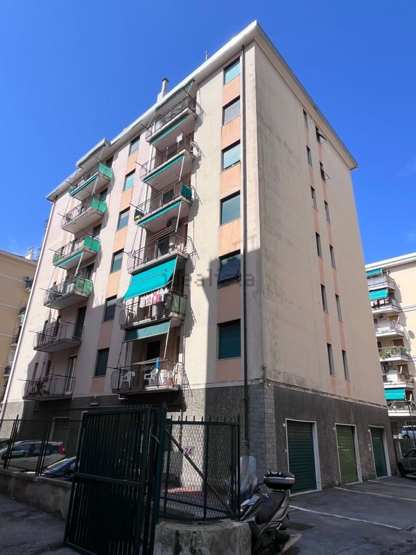appartamento in vendita a Genova in zona Sestri Ponente