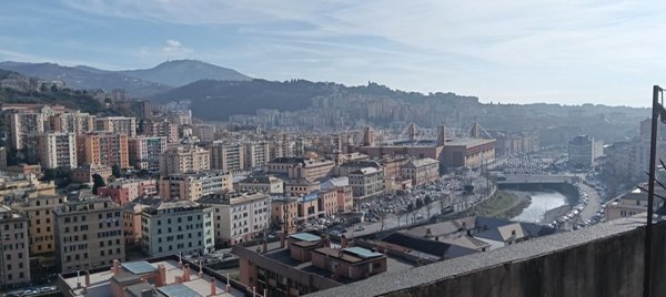 appartamento in vendita a Genova in zona Staglieno