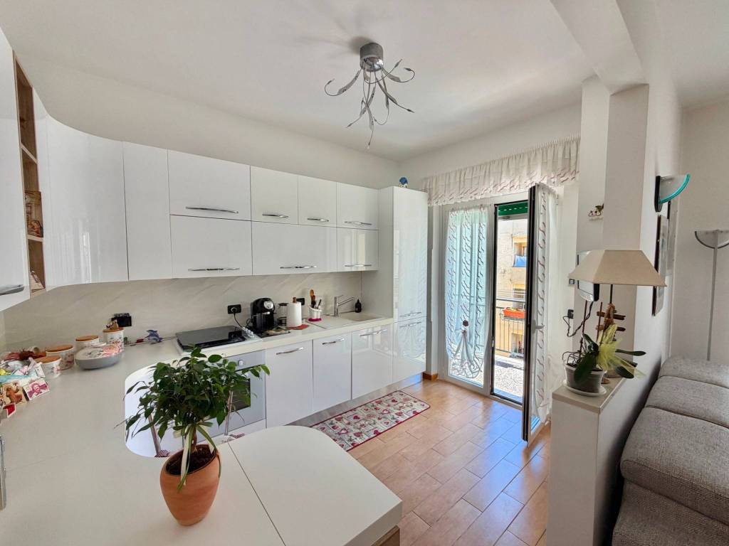 appartamento in vendita a Genova in zona Sestri Ponente