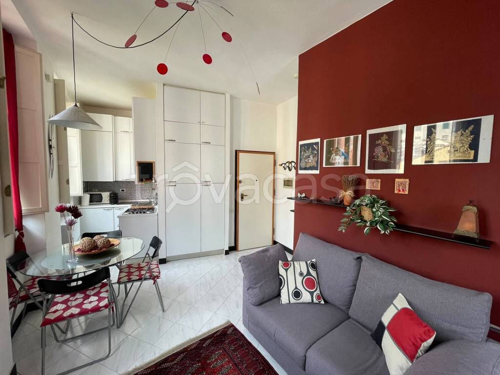 appartamento in vendita a Genova in zona Sottoripa / Maddalena / Molo
