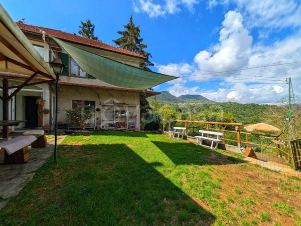 casa indipendente in vendita a Genova in zona Bavari