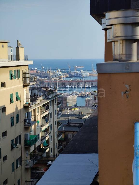 appartamento in vendita a Genova in zona Lagaccio / Granarolo