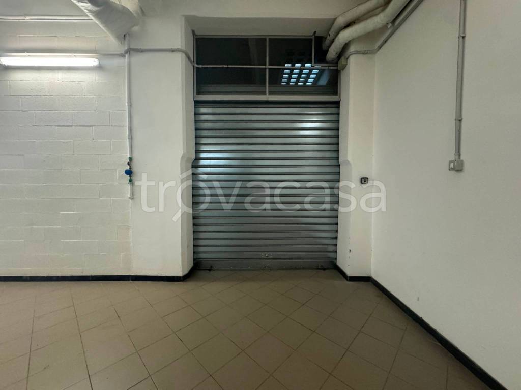 locale di sgombero in vendita a Genova in zona Marassi