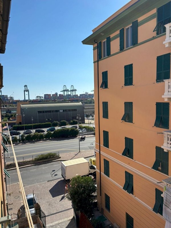 appartamento in vendita a Genova in zona Palmaro / Pra'