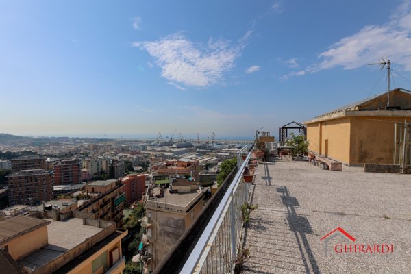 appartamento in vendita a Genova in zona Sestri Ponente
