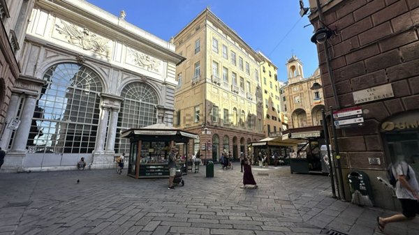 appartamento in vendita a Genova in zona Sottoripa / Maddalena / Molo