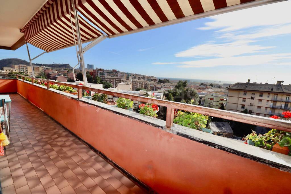 appartamento in vendita a Genova in zona Sestri Ponente