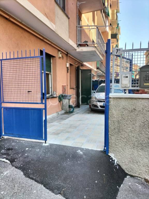 appartamento in vendita a Genova in zona Staglieno