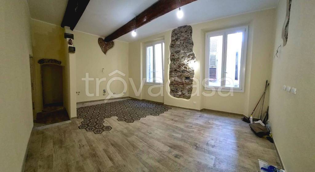 appartamento in vendita a Genova in zona Sottoripa / Maddalena / Molo