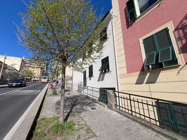appartamento in vendita a Genova in zona Sestri Ponente