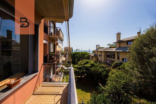 appartamento in vendita a Genova in zona Quinto al Mare