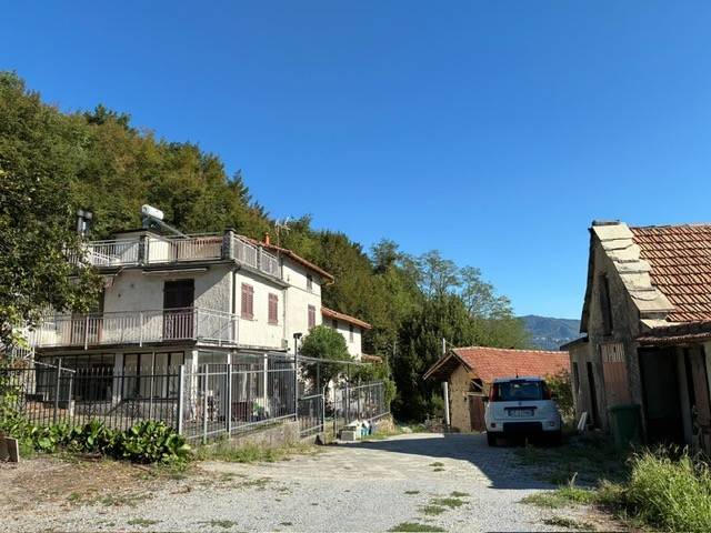 casa indipendente in vendita a Genova in zona Pontedecimo