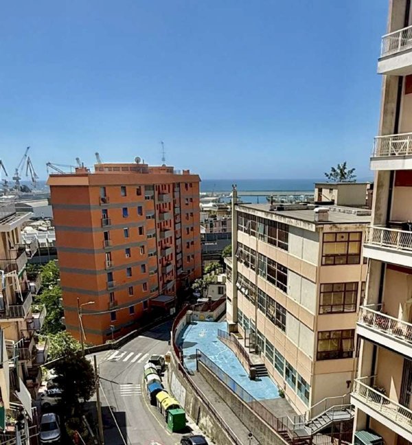 appartamento in vendita a Genova in zona Sestri Ponente
