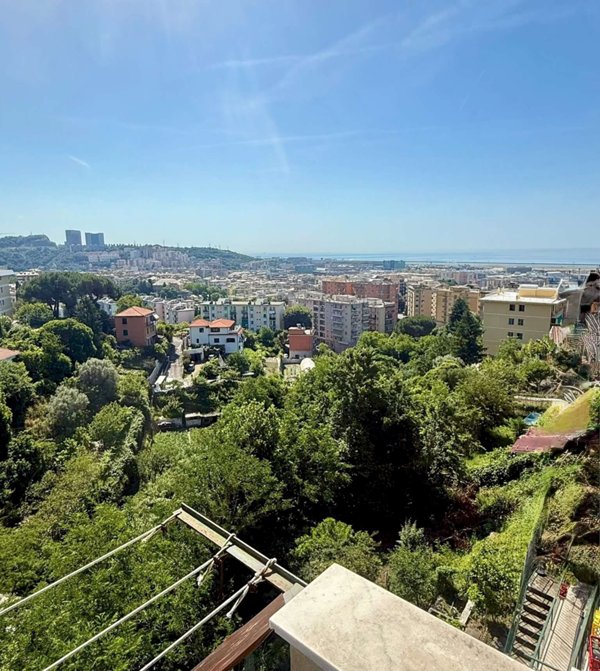 appartamento in vendita a Genova in zona Sestri Ponente