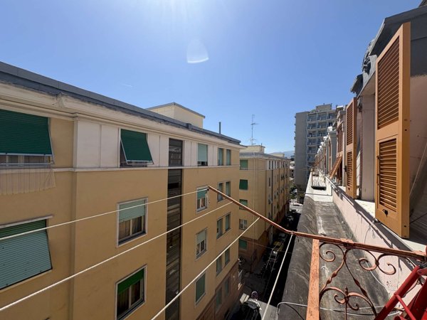 appartamento in vendita a Genova in zona Sestri Ponente
