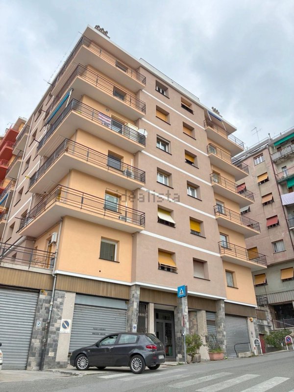 appartamento in vendita a Genova in zona Rivarolo