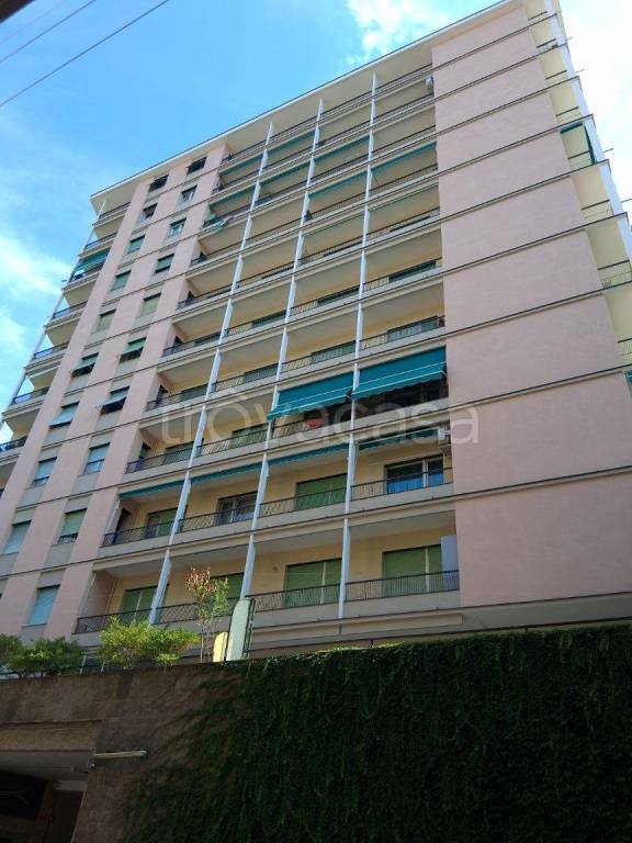 appartamento in vendita a Genova in zona Rivarolo