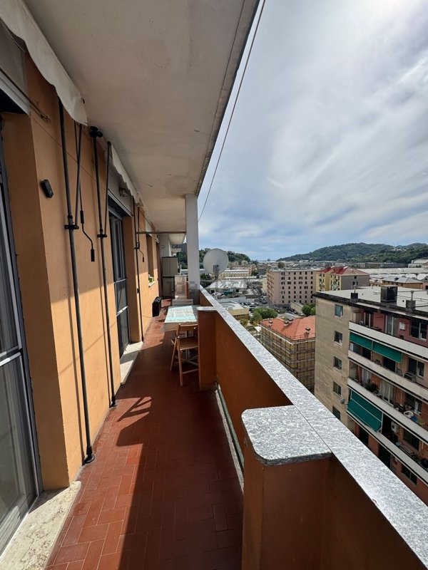 appartamento in vendita a Genova in zona Rivarolo