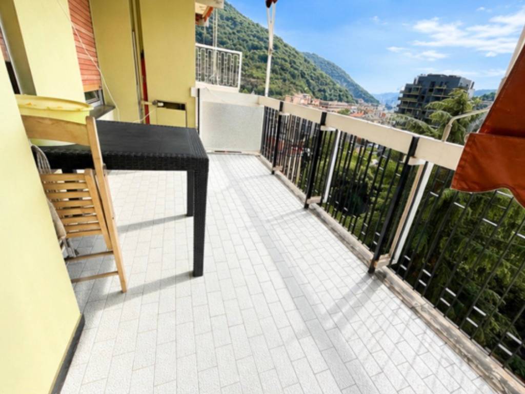 appartamento in vendita a Genova in zona Molassana