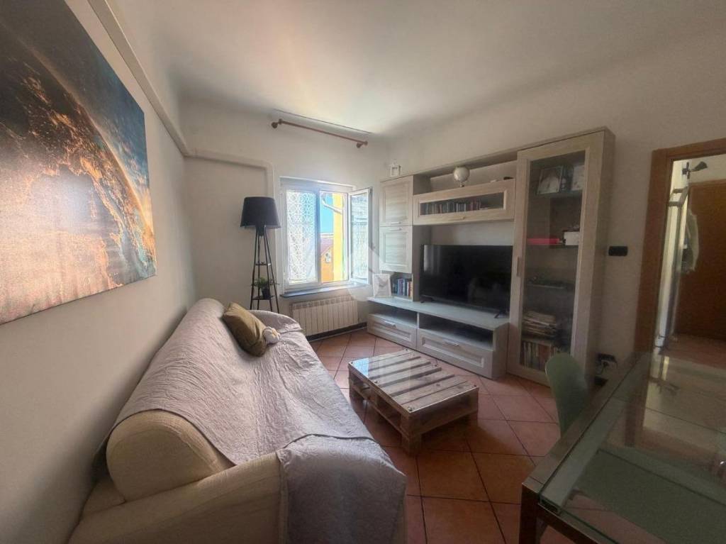 appartamento in vendita a Genova in zona Sestri Ponente