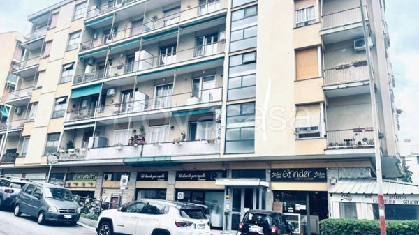appartamento in vendita a Genova in zona Quarto dei Mille
