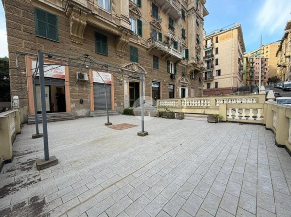 locale commerciale in vendita a Genova in zona San Fruttuoso