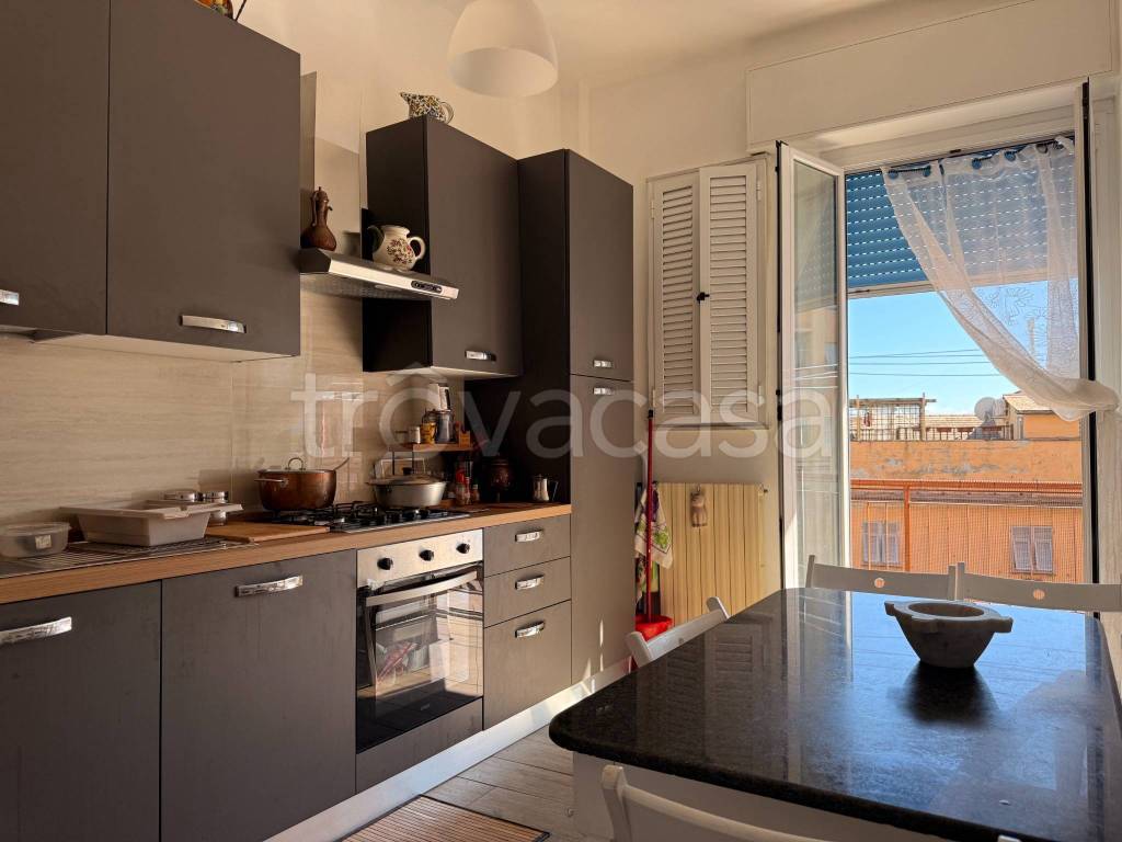 appartamento in vendita a Genova in zona Voltri