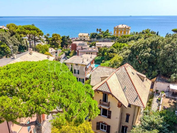 casa indipendente in vendita a Genova in zona Quarto dei Mille