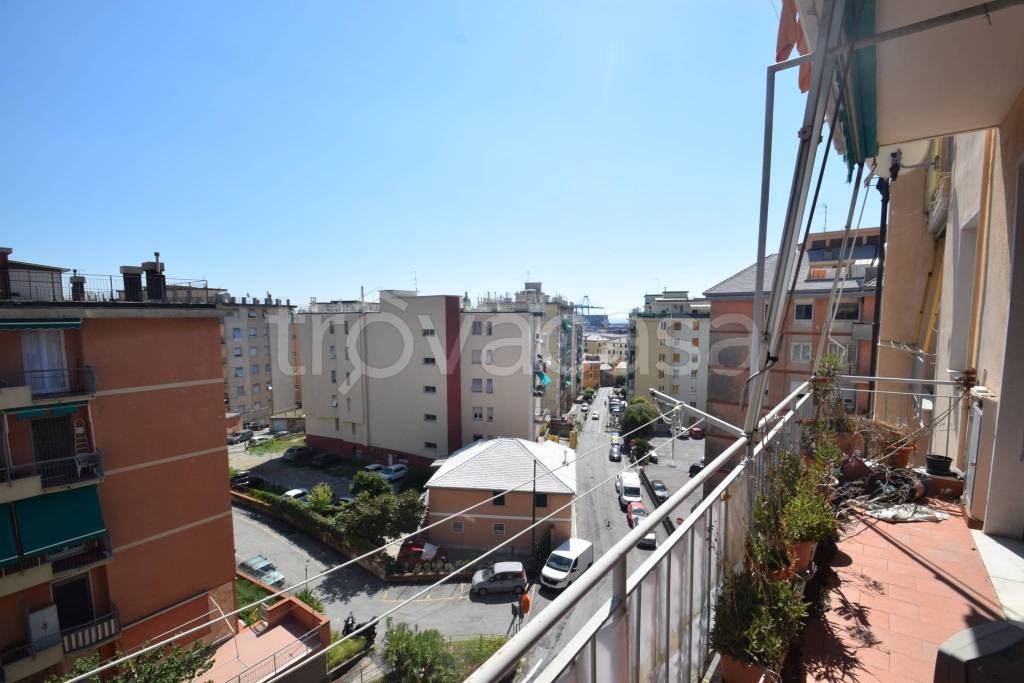 appartamento in vendita a Genova in zona Palmaro / Pra'