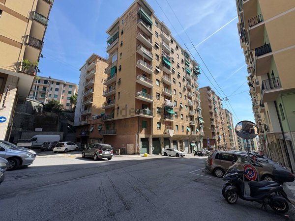 appartamento in vendita a Genova in zona Sampierdarena