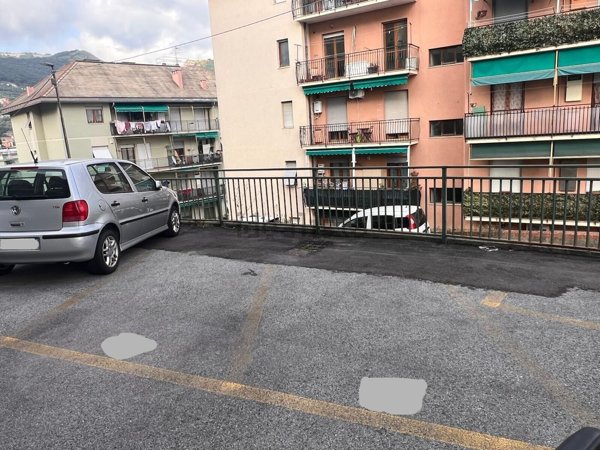 box auto in vendita a Genova in zona Quezzi