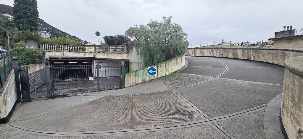 box auto in vendita a Genova in zona Nervi