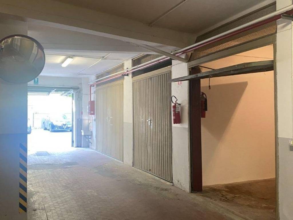 box auto in vendita a Genova in zona Sestri Ponente