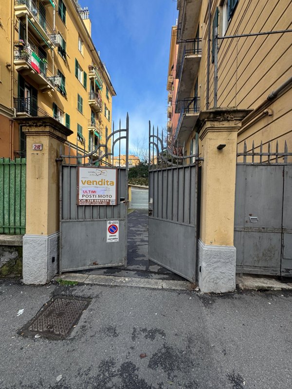 box auto in vendita a Genova