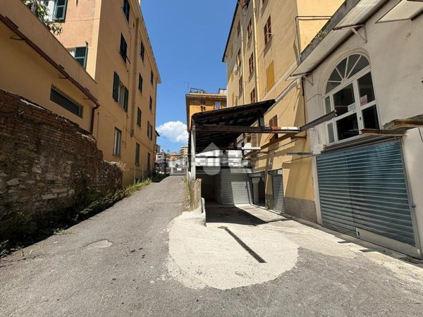 box auto in vendita a Genova in zona San Fruttuoso