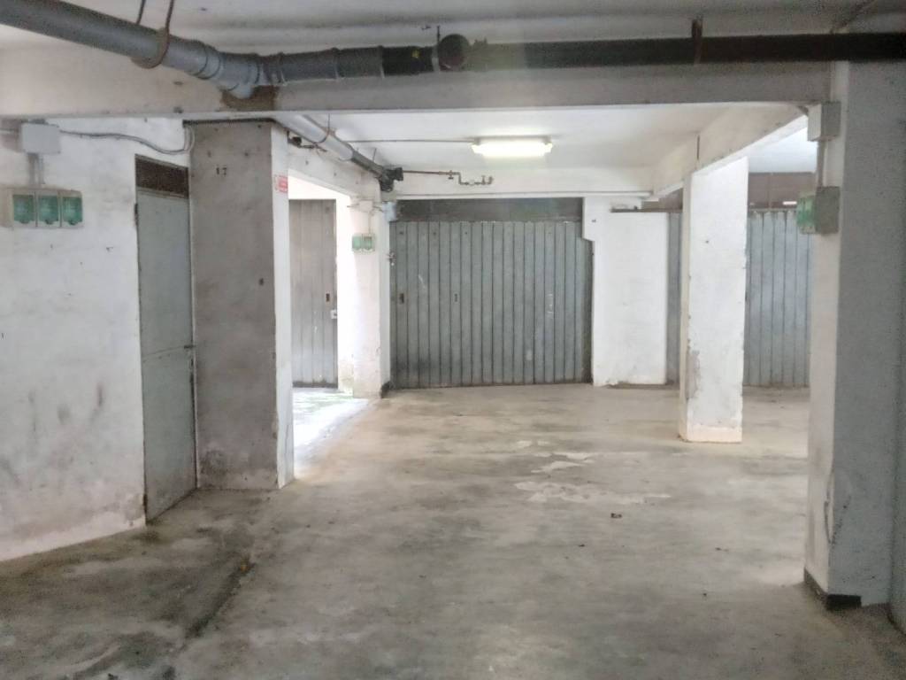 box auto in vendita a Genova in zona Pegli