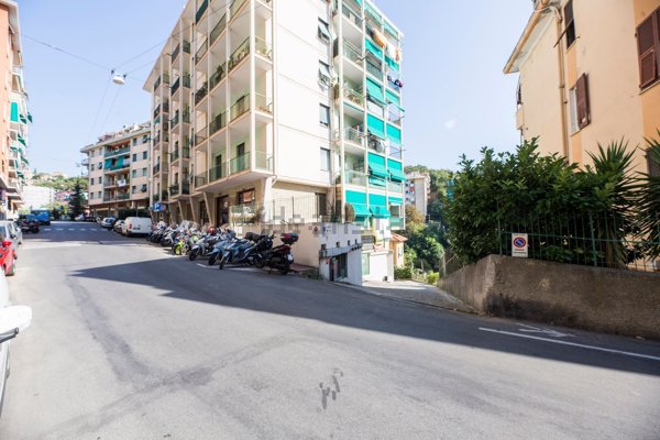 box auto in vendita a Genova in zona San Fruttuoso