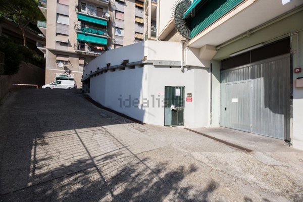 box auto in vendita a Genova in zona San Fruttuoso