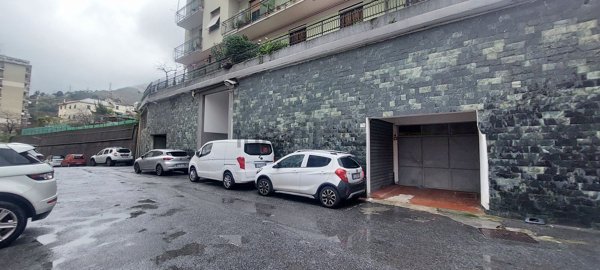 box auto in vendita a Genova in zona Borzoli