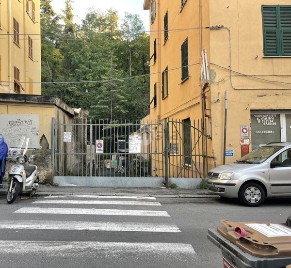 box auto in vendita a Genova in zona San Fruttuoso