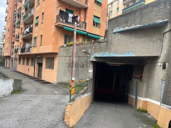 box auto in vendita a Genova in zona Marassi
