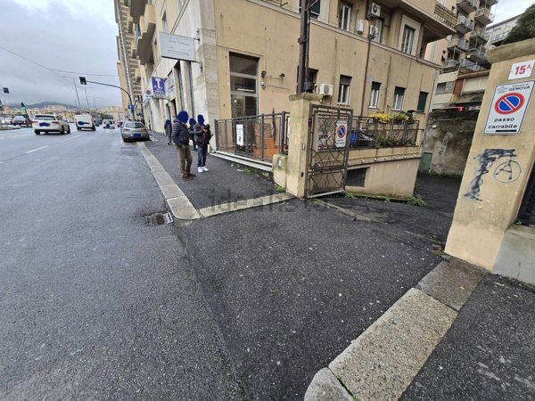box auto in vendita a Genova in zona Albaro