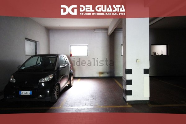 box auto in vendita a Genova in zona Apparizione