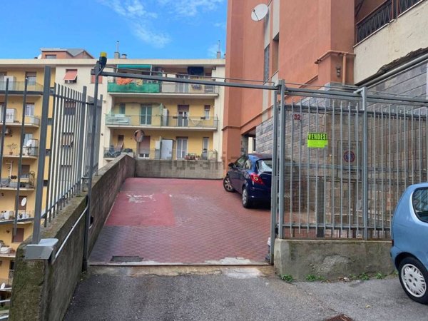 box auto in vendita a Genova in zona Staglieno