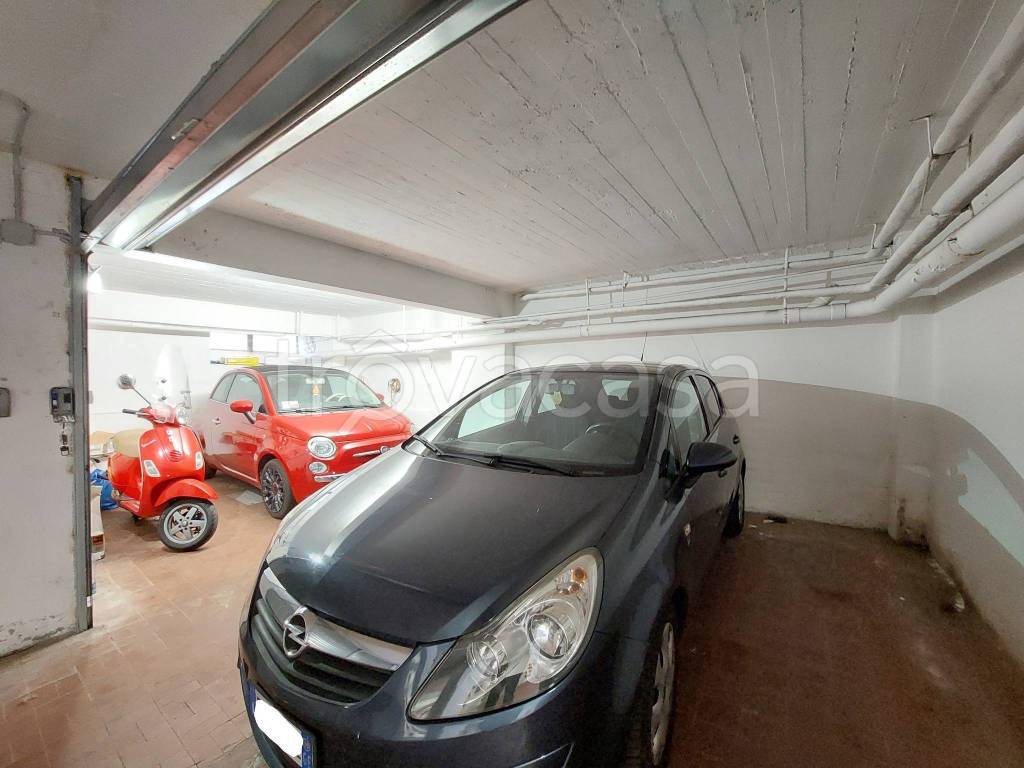 box auto in vendita a Genova in zona Sampierdarena