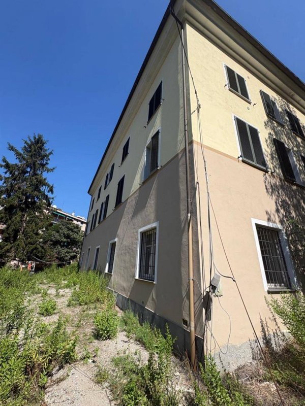 appartamento in vendita a Genova in zona Quezzi