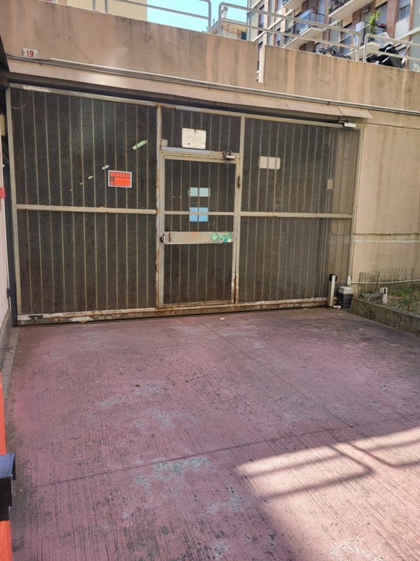box auto in vendita a Genova in zona Sampierdarena