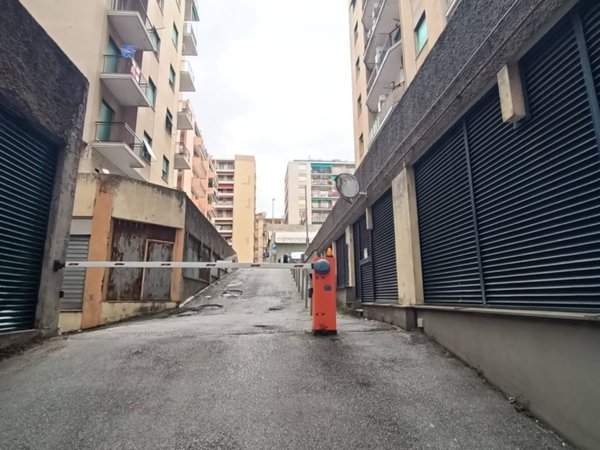 box auto in vendita a Genova in zona Sestri Ponente