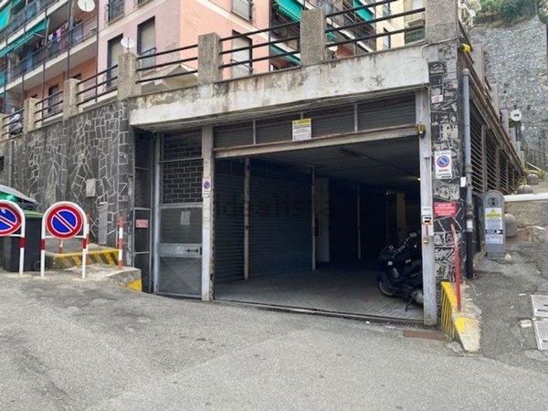 box auto in vendita a Genova in zona Staglieno